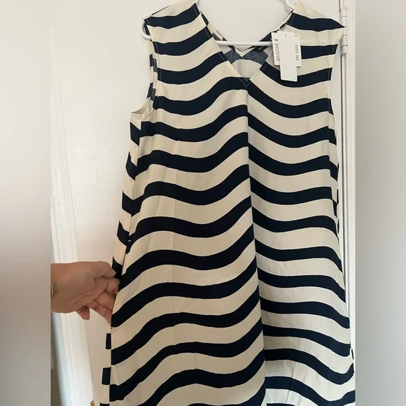 ๐ NWT Marimekko x Uniqlo Navy and White Wave Pattern Midi Dress- size L ๐ - Picture 5 of 9